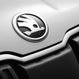 Kup Teď Škoda Karoq - logo na kapotu