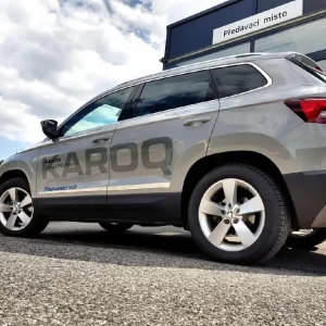 Objednat Nyní Škoda Karoq - NEREZ CHROM dekorativní boční dveřní lišty