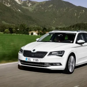 Novinka Škoda Superb III - 3-dílný set lišt do předního nárazníku Laser white (F9F)