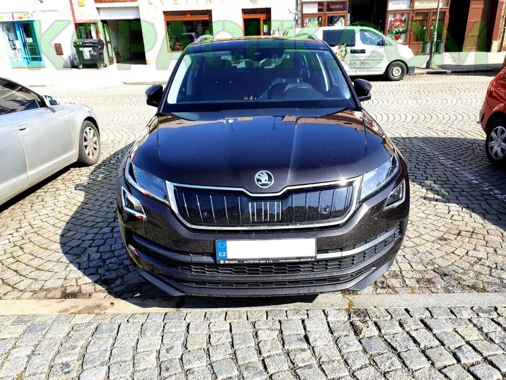 Finální Výprodej Škoda Kodiaq před faceliftem - zimní clona přední masky KI-R ČERNÝ LESK