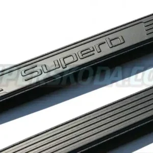 Škoda Superb II - Prahové lišty černé s logem Superb Akční Nabídka