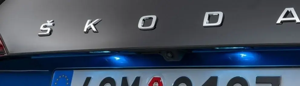 Ihned K Objednání Škoda Scala - logo kufru ŠKODA