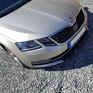 Škoda Octavia III Facelift 2017+ nástavec předního nárazníku GLOSSY BLACK - I.N.T. Výprodej
