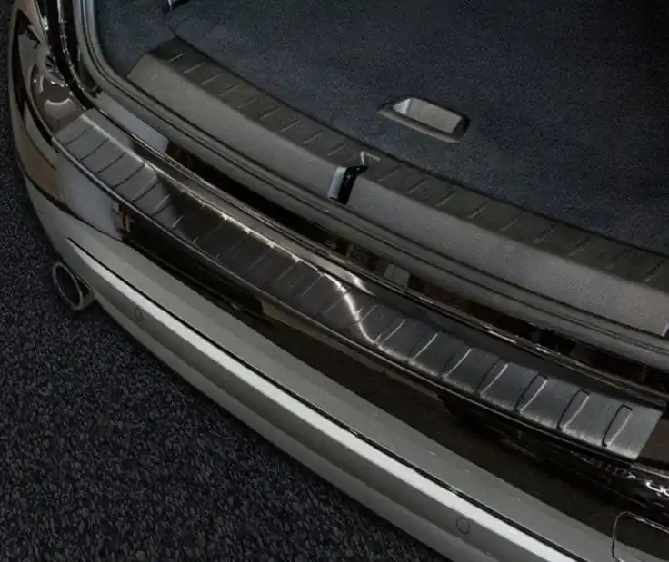 Nerezový kryt prahu zadních dveří BMW 2 F46 Gran Tourer F46 (od roku 2015>) - Avisa Nová Kolekce