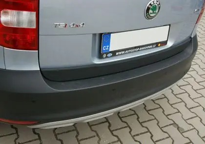 Plastová Off Road lišta na hranu pátých dveří Škoda Yeti (2009 - 2017) Nízká Cena