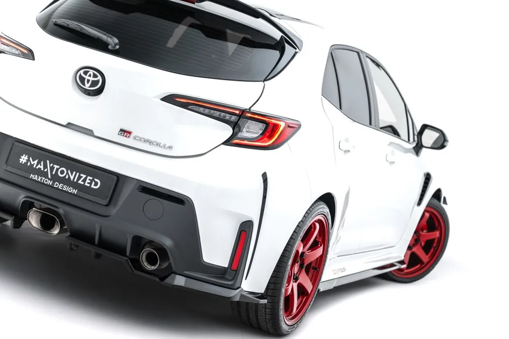 Oblíbený Toyota GR Corolla Mk12, boční difuzory pod zadní nárazník, Maxton design